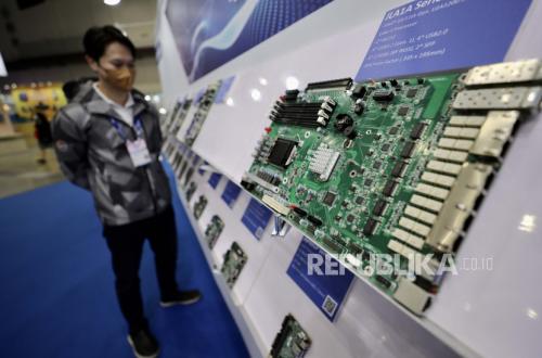 Driven by AI Boom, $1.5 Trillion Chip Industry Becomes US-China Battleground