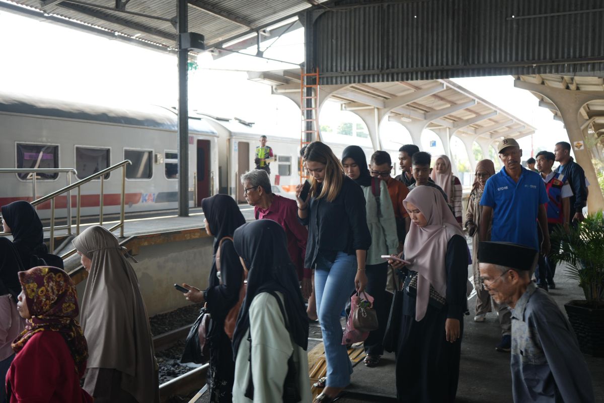 40,000 People Travel by Train in West Sumatra During Eid al-Adha Long Holiday