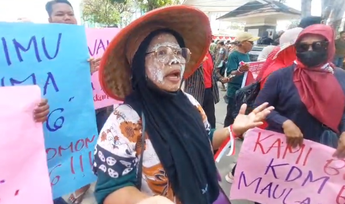 Protests Against Pertamina Red Zone Disrupt Jambi City Anniversary