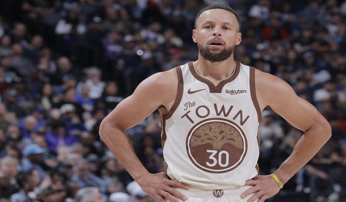 Stephen Curry Officially Joins Li-Ning with 10-Year Contract