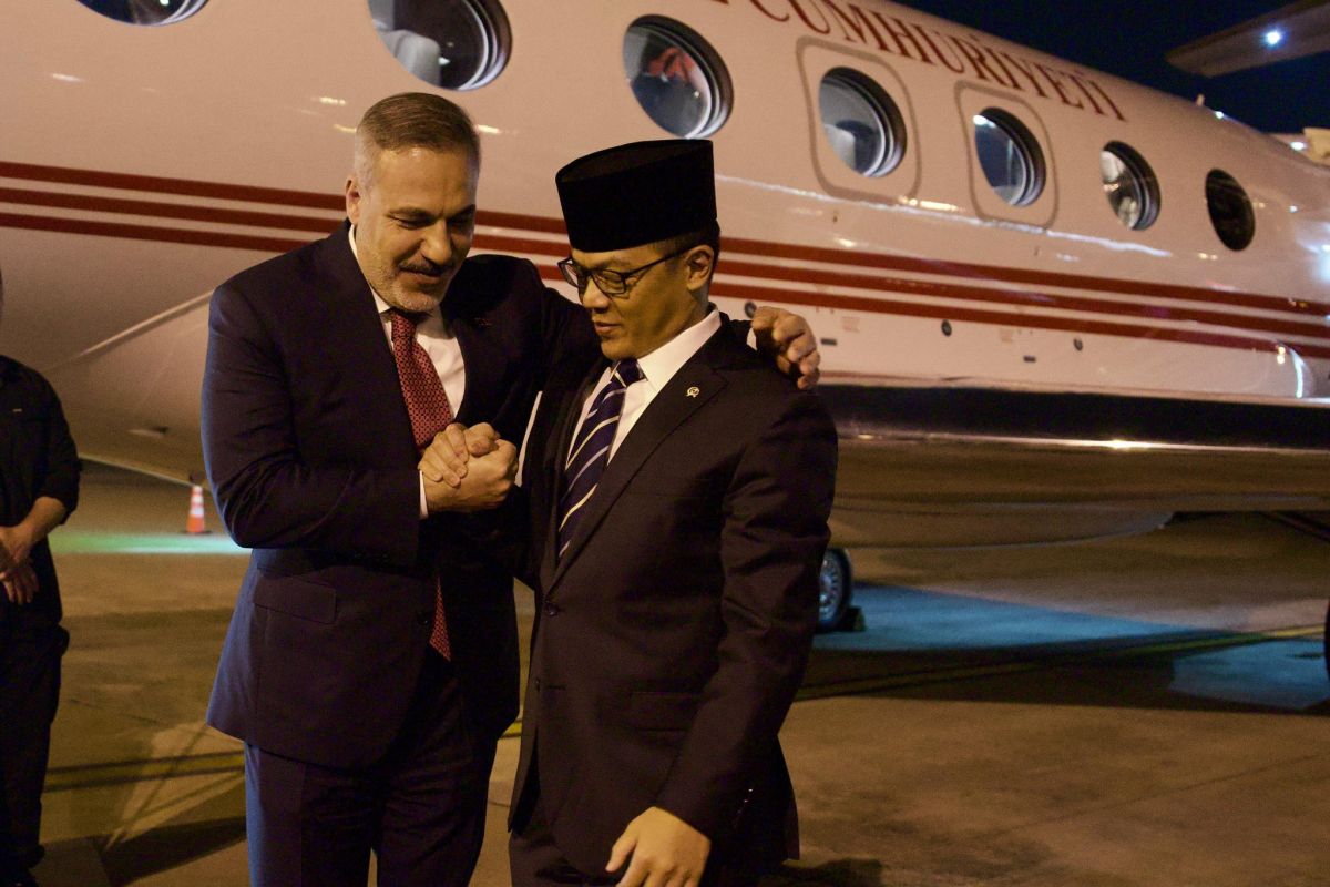 Indonesian Foreign Minister Welcomes Turkish Foreign Minister to Jakarta