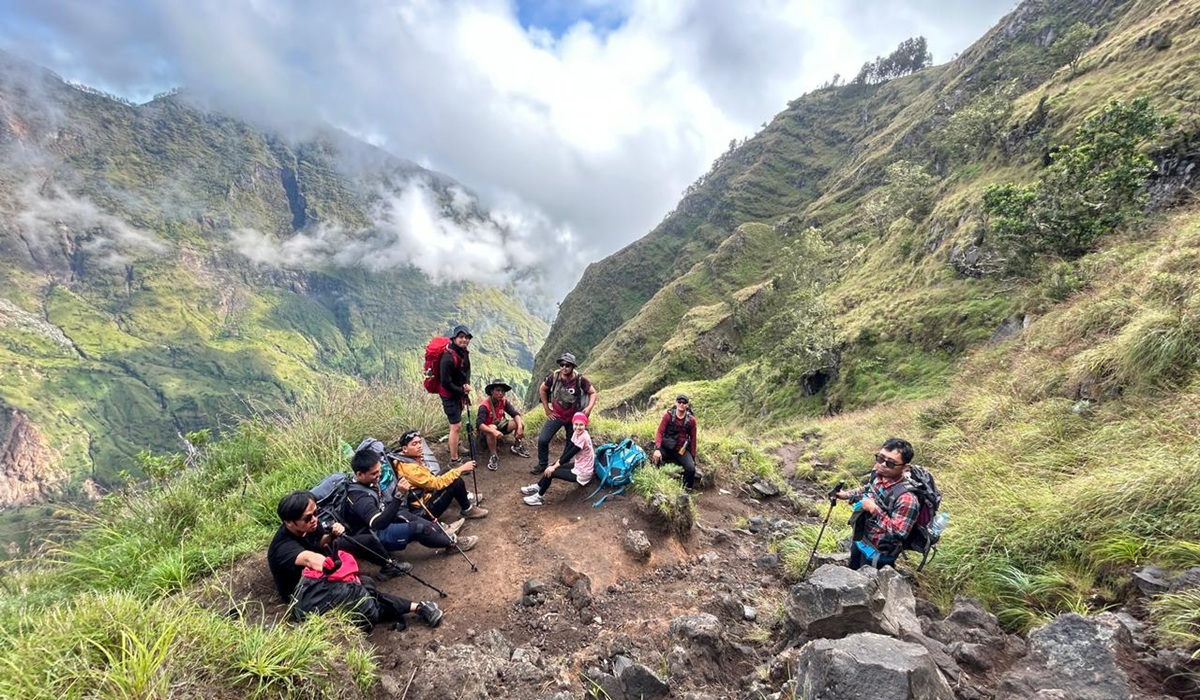 Hikers Warned of Cold Temperatures on Mount Rinjani; TNGR Alerts of Hypothermia Risks