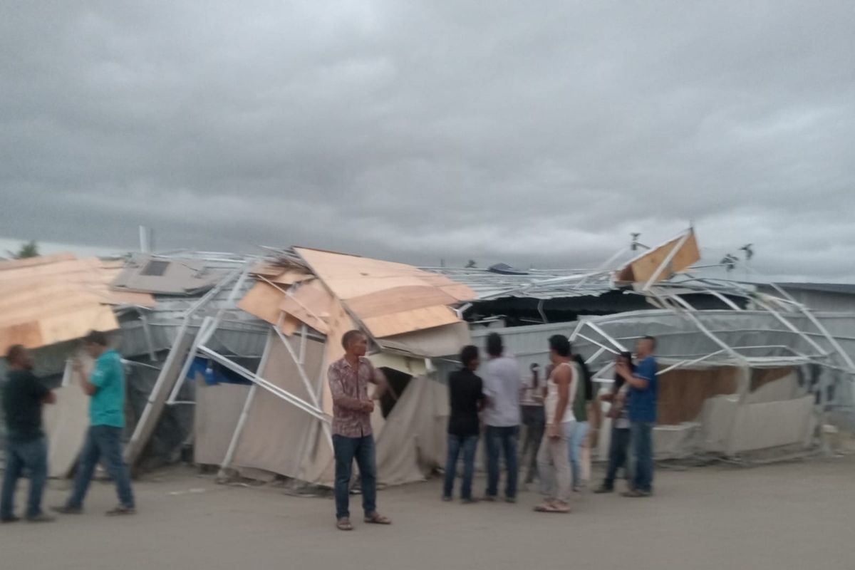 Strong winds damage 35 temporary shelters in North Aceh