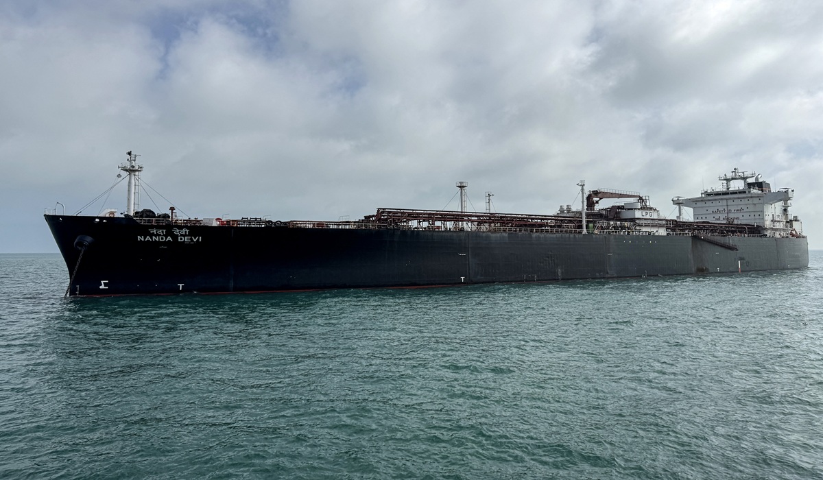 US Fires Missiles at Ship Violating Iranian Port Blockade, Oil Prices Rise Again