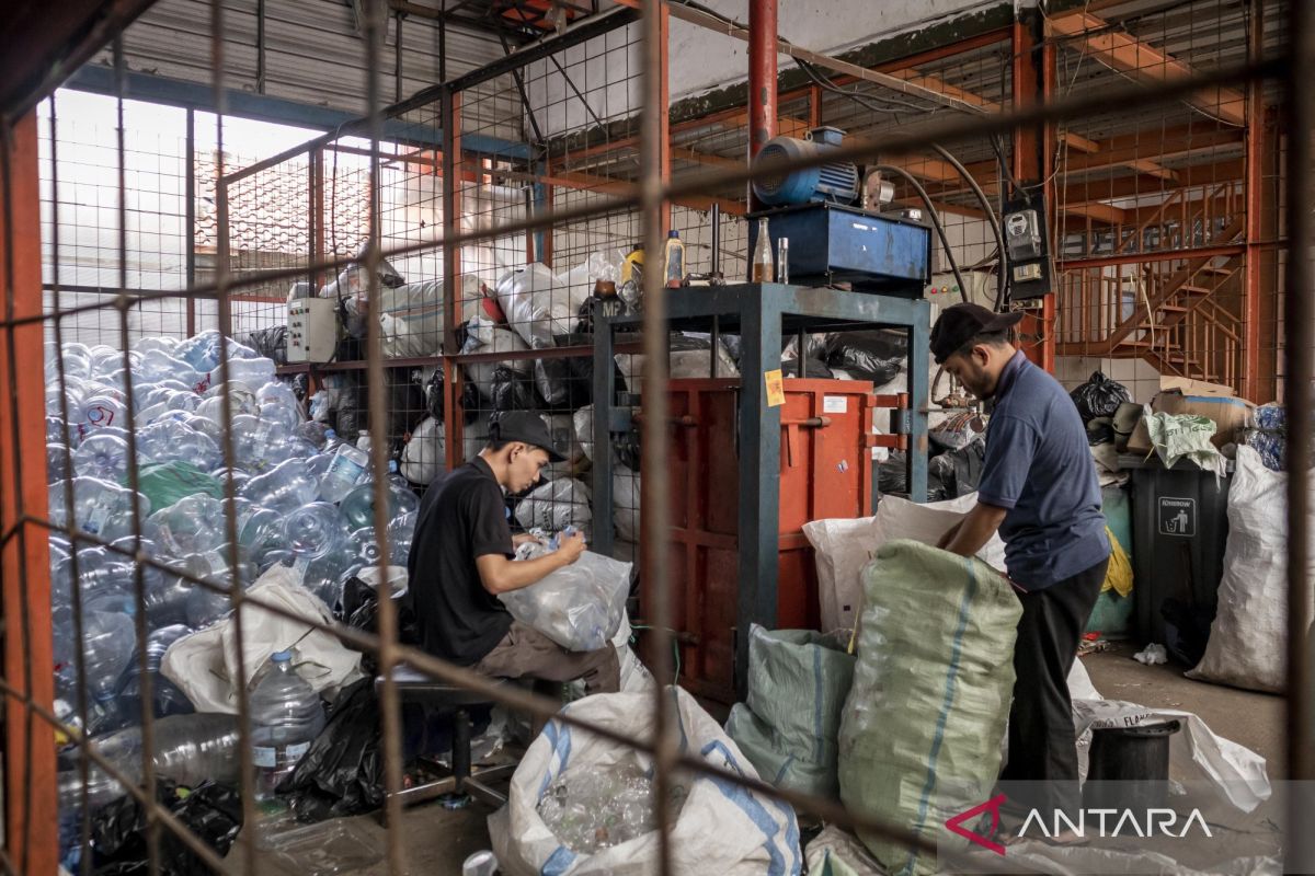 BRIN develops technology to convert plastic waste into fuel