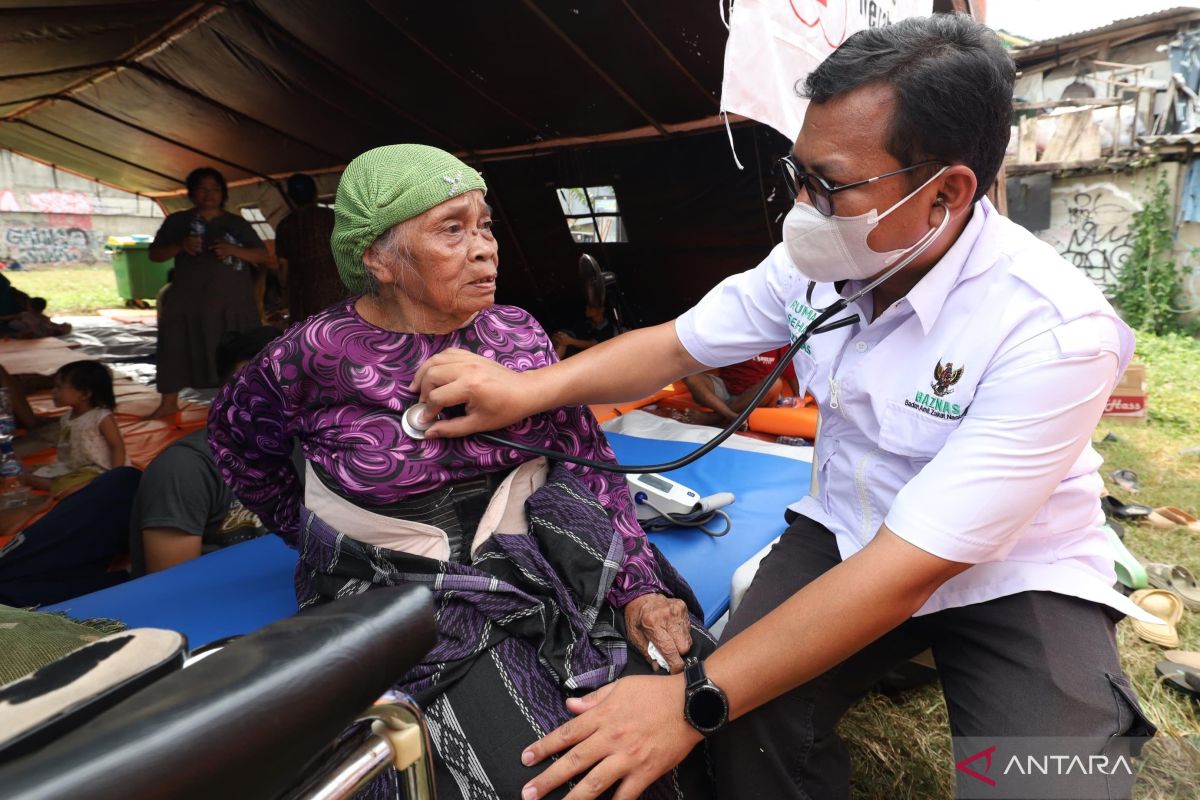 Baznas RI evacuates and sends aid to Kemayoran fire victims