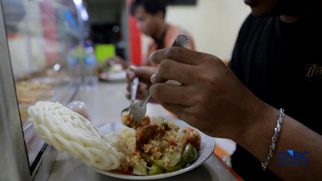 Warteg Customers Tighten Belts, Limiting Spending to a Maximum of Rp20,000