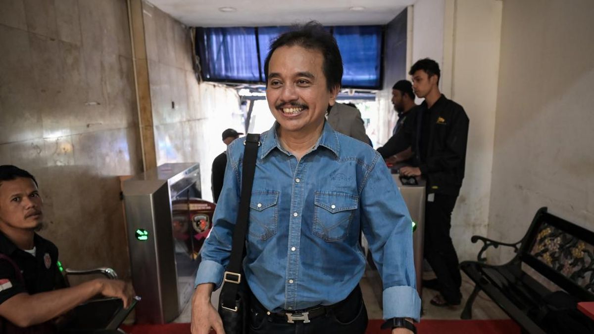 Jokowi's Legal Counsel Urges Roy Suryo to Face Trial with Integrity