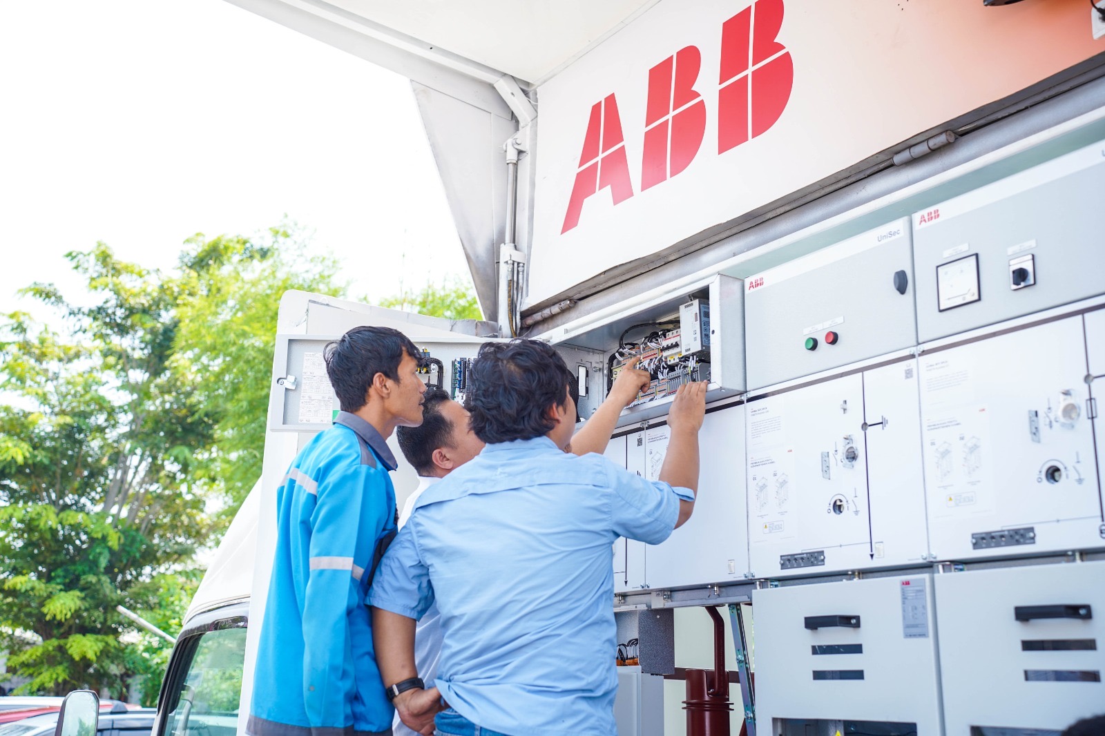 Launch of the First Global Switchgear to Meet PLN Standards