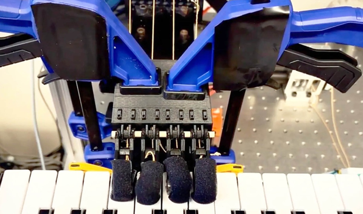 With Only Two Minutes of Training, This Robotic Hand Successfully Mimics Piano Melodies Through Hearing