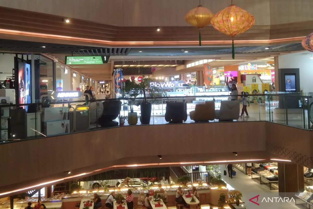 Economist Advises Managing Finances and Reducing Consumptive Lifestyle Amid Rupiah Weakening