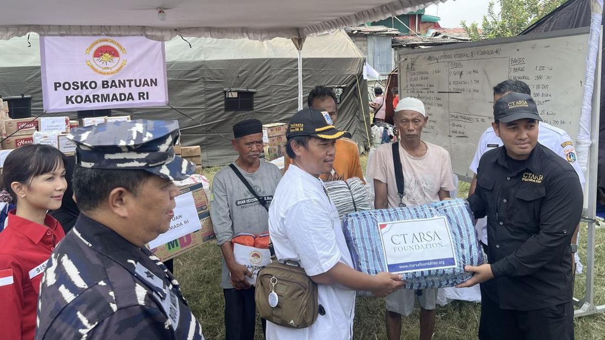 CT Arsa and Koarmada Provide Aid to Kemayoran Fire Victims