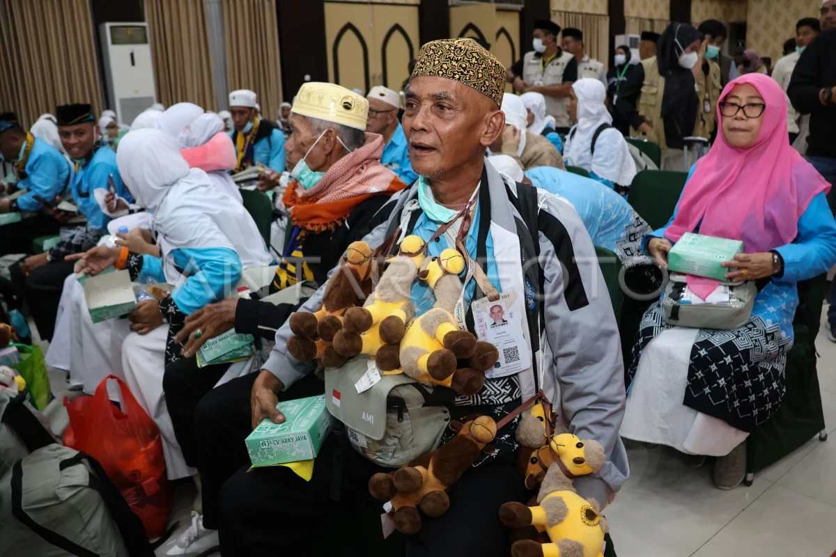 Hajj pilgrims from Bone Regency arrive in Indonesia