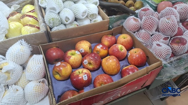 New Phenomenon Among Indonesians: Cutting Back on Fruit Due to High Dollar Rates