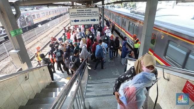 Why 12-Car KRL Trains Cannot Enter the Green Line