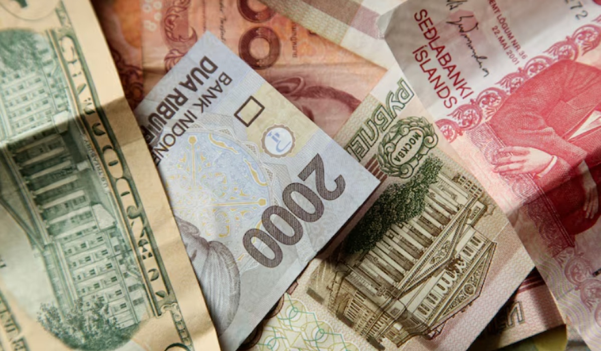 Inflation and Shrinking Trade Surplus Pressure Rupiah
