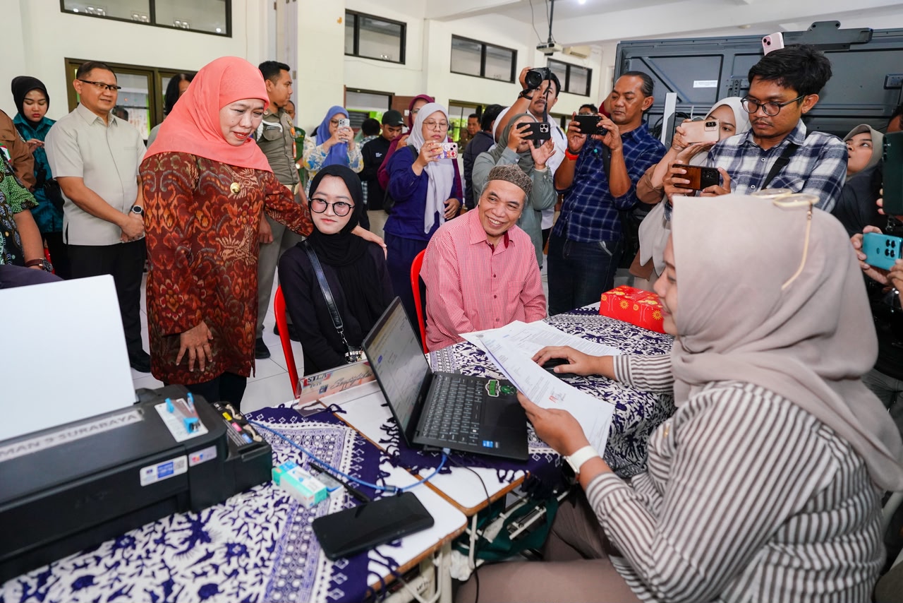 Scheduled Verification Implemented to Ensure Queue-Free Student Admissions for State High Schools in East Java
