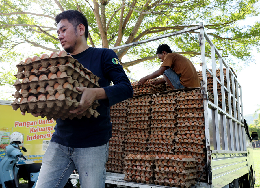 Rupiah Approaches Rp18,000 per US Dollar as Global and Domestic Pressures Mount