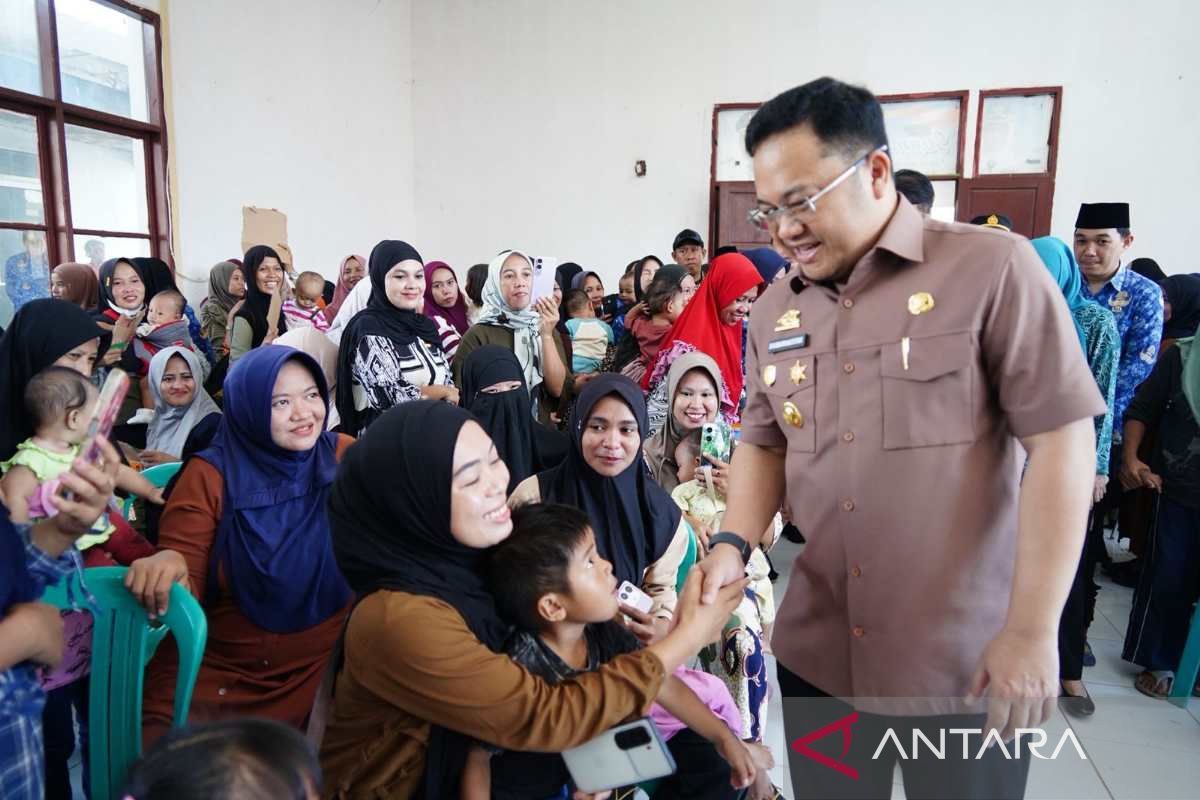 Gowa Regency Distributes 200 Nutritious Food Packages to Combat Stunting
