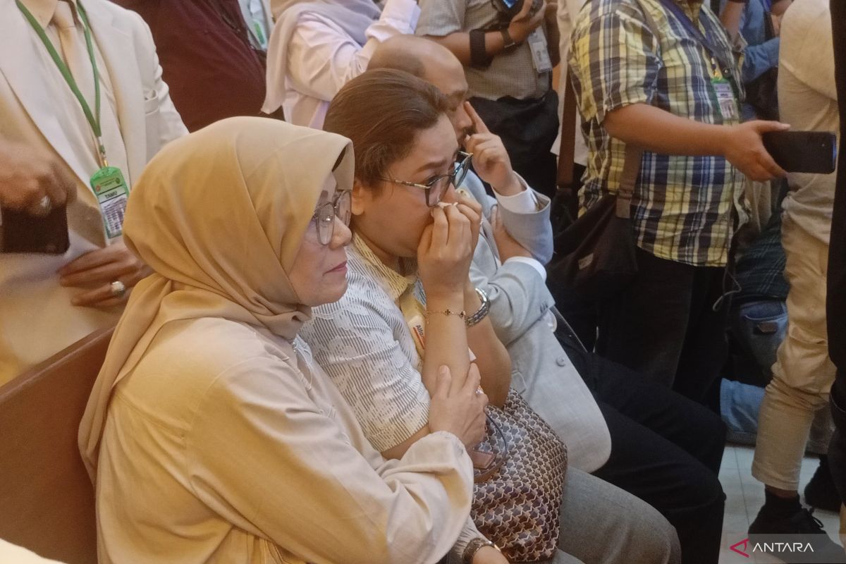 Bank Branch Manager's Wife Weeps During Sentencing Hearing