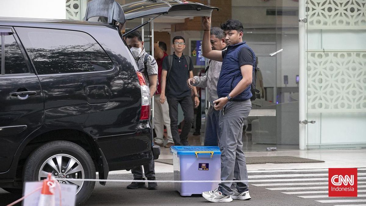Attorney General's Office Team Carries Container Box Following Raid on National Nutrition Agency Office