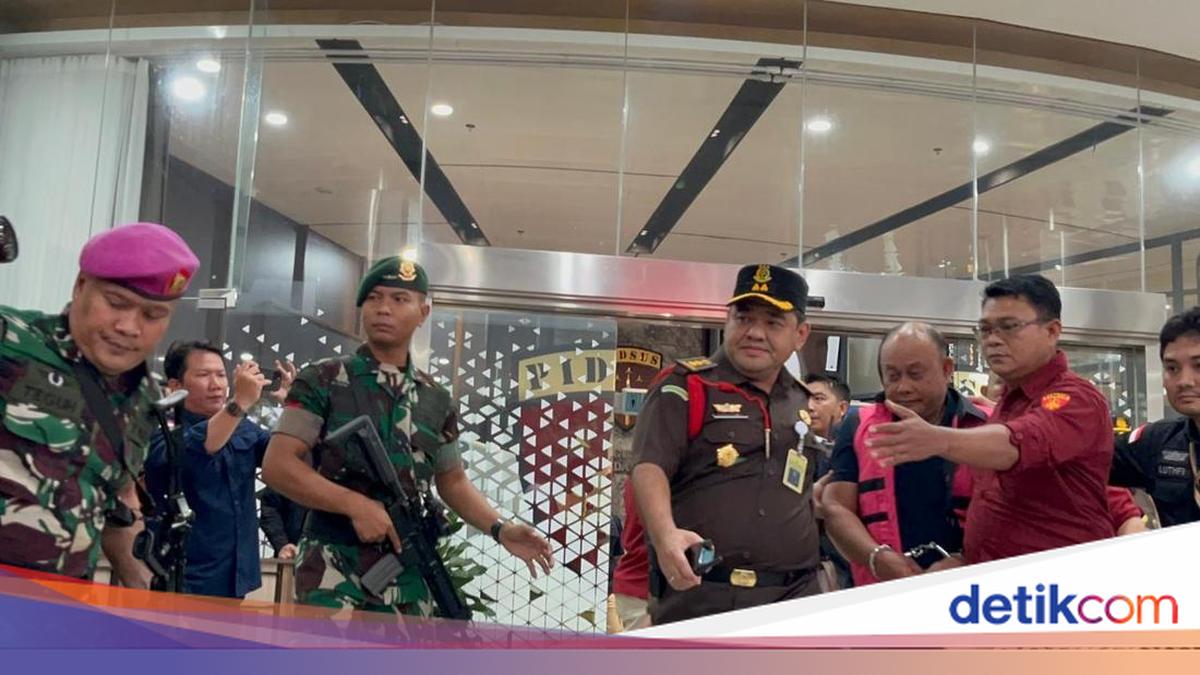 Handcuffed: Former National Nutrition Agency Head Dadan Hindayana Detained by Attorney General's Office