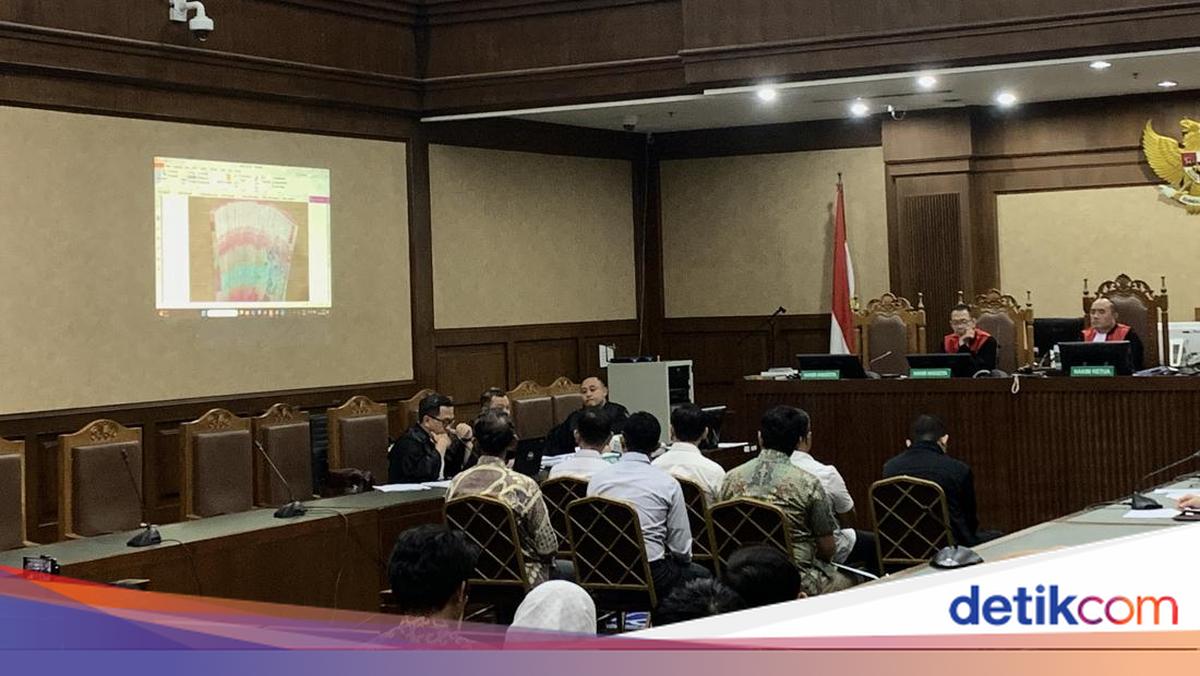 Customs Officer Reveals Import Bribery Funds Stored in Cars and Safe Houses