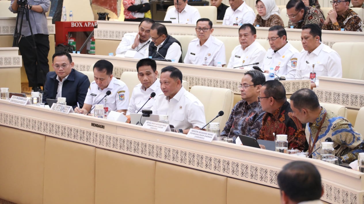 In Meeting with House of Representatives, Minister of Home Affairs Outlines Strategic Steps to Strengthen Regional-Owned Enterprises