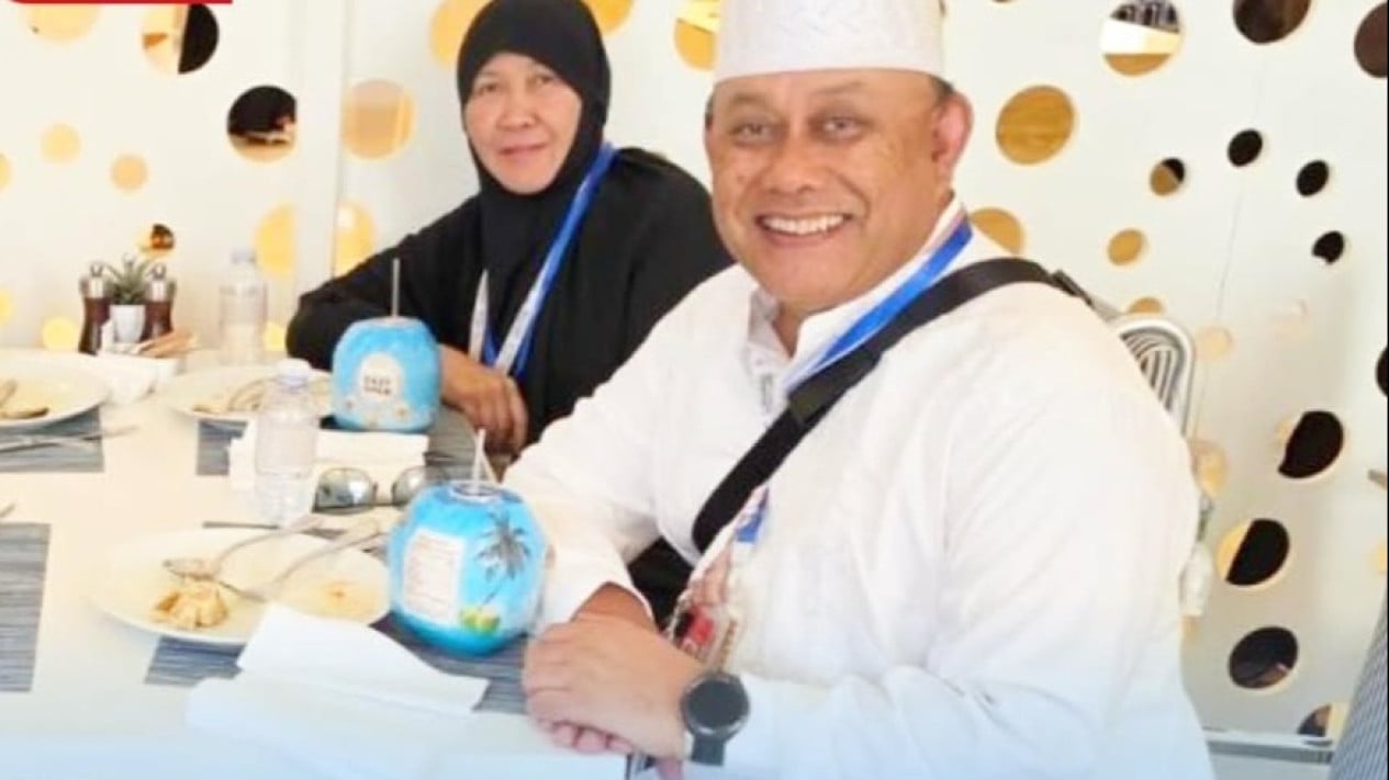 Images of Dadan Hindayana Performing Hajj Emerge Following Dismissal as Head of National Nutrition Agency and Suspect Status