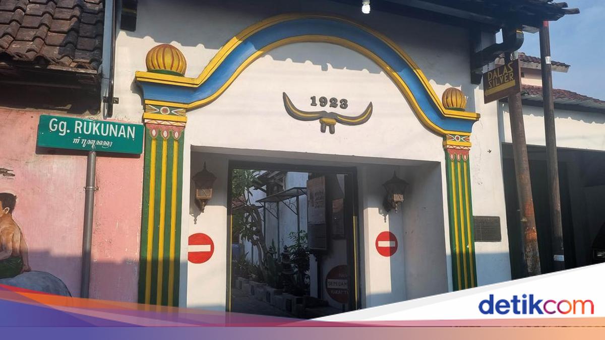 Disruption by Tourists Leads to Temporary Closure of Kotagede's 'Between Two Gates'