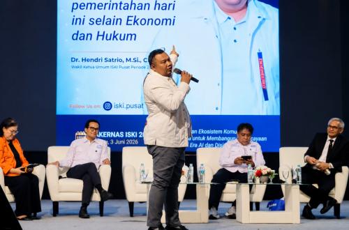 Jokowi's Regional Visits Aim to Maintain Political Influence, Says Hendri Satrio