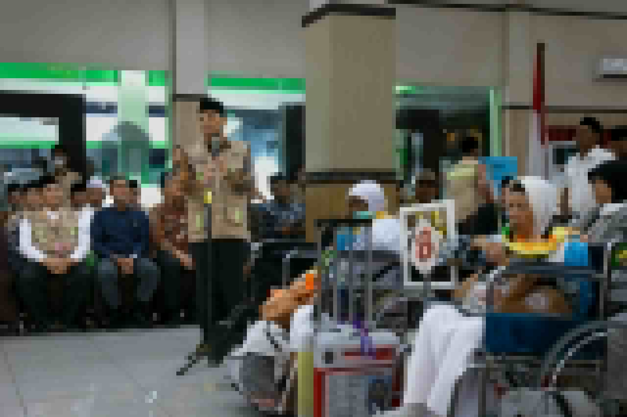 Welcoming the Return of Hajj Pilgrims, Ahmad Luthfi Reminds Pilgrims to Maintain Their Mabrur Status