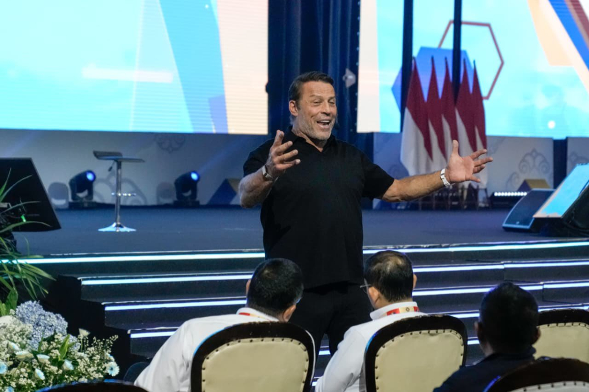 Tony Robbins Attends MBG Forum, President Prabowo Shares Inspiring Story