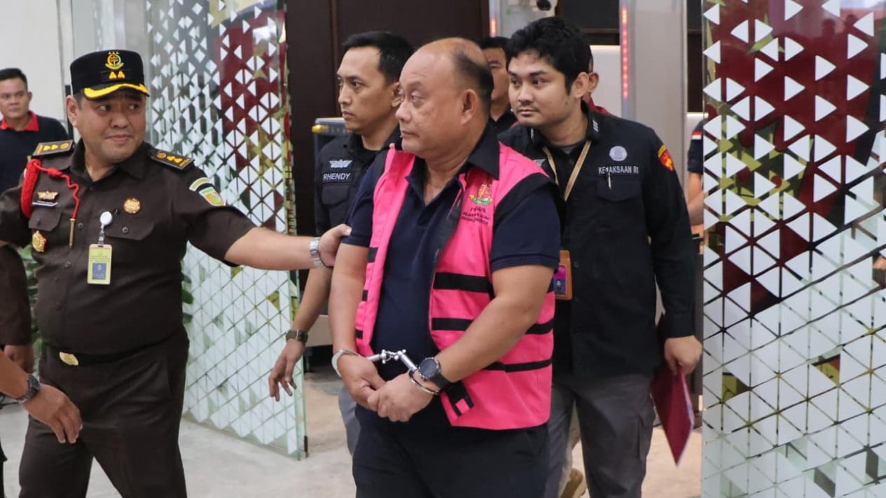 The Moments Dadan Hindayana and Others Were Detained Before Being Named Suspects; Former BGN Deputy Picked Up at Hotel