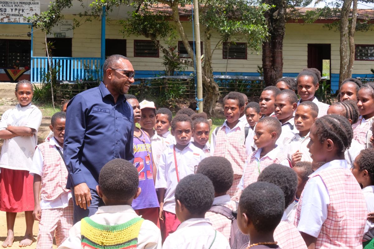 MP Yan Mandenas Urges New National Nutrition Agency Head to Focus on Improving Free Nutritious Meal Programme in Papua