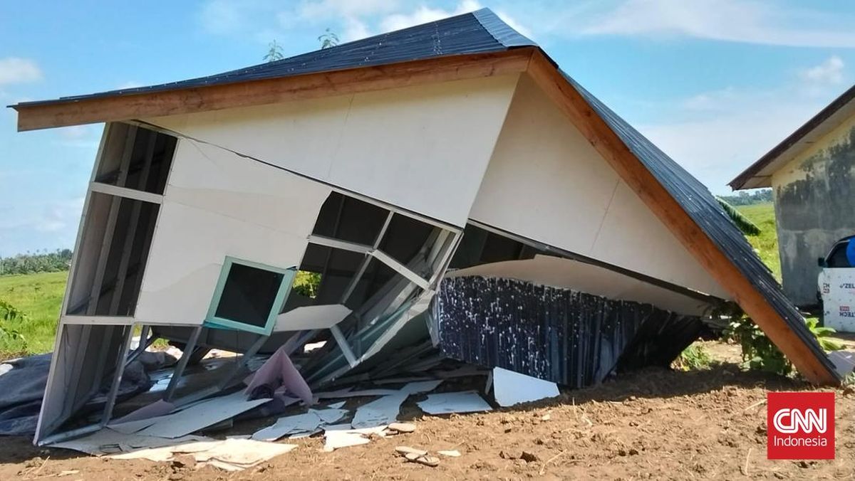 Strong Winds Damage 58 Temporary Shelters for Flood Victims in North Aceh