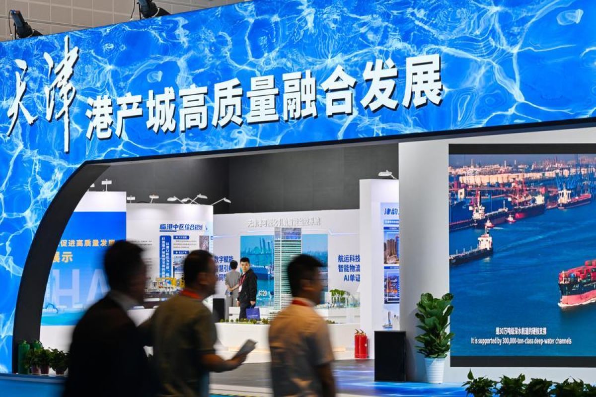 Chinese port cities record surge in economic output for 2025