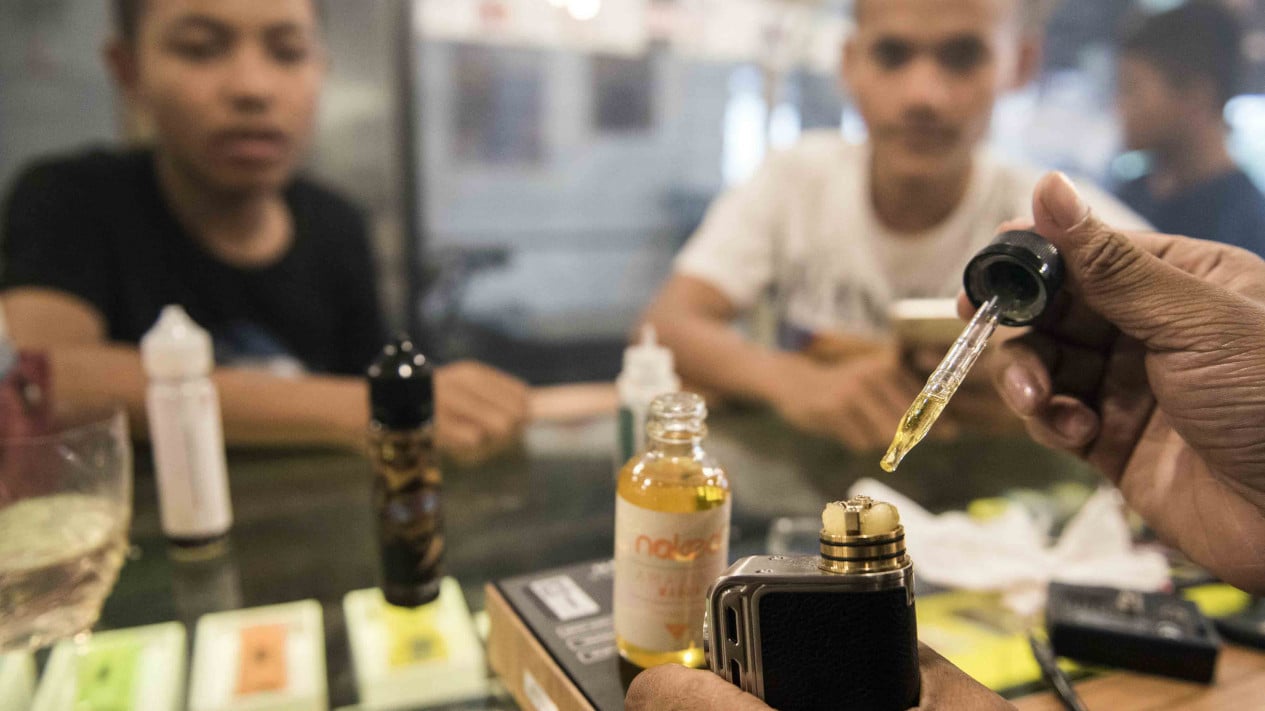 Australian Woman Uses Cannabis Liquid to Treat Depression and Knee Pain