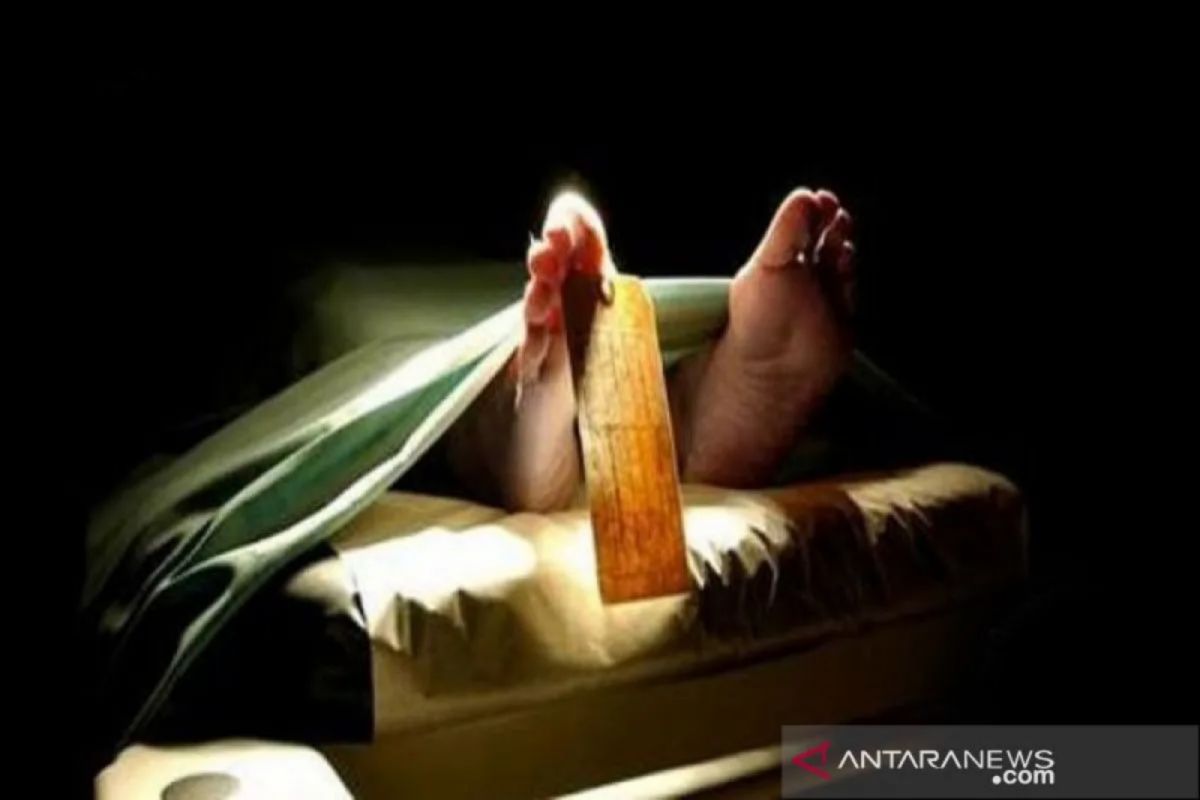 Police investigate the deaths of two foreign nationals in a Cengkareng apartment