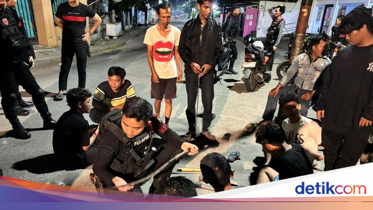 Two Youths in Bekasi Arrested by Police While Preparing for a Brawl, Weapons Seized