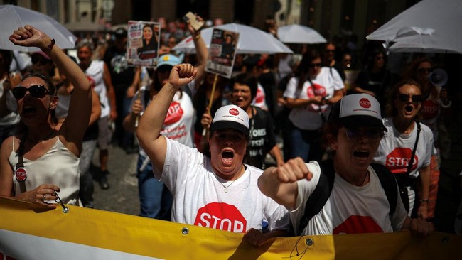 Labour Strikes Erupt, Paralyzing Trains, Planes, and Schools