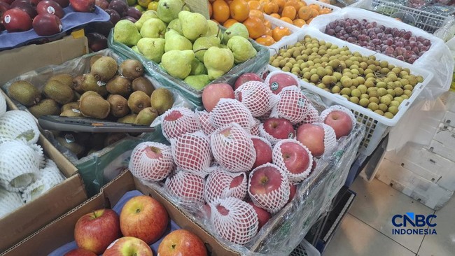 US Dollar Strengthens, Yet Indonesians Still Choose Imported Fruit — Here's Why