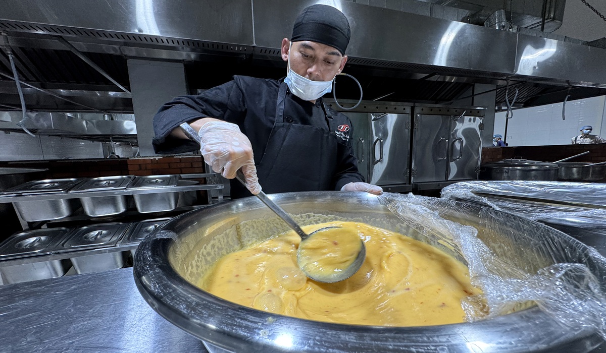 Haj Minister Explores Opportunities for Indonesian Products in Pilgrim Catering
