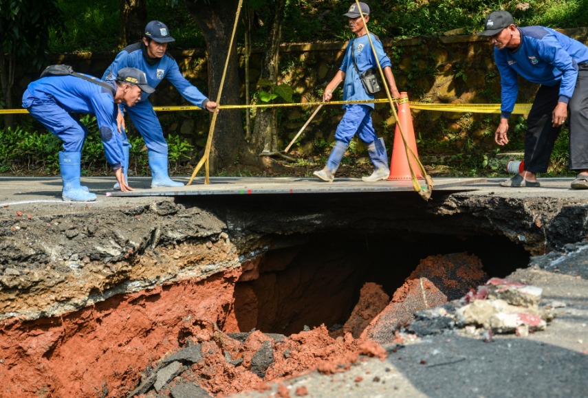 Prevent Road Subsidence, Urban Planning Observer Says DKI Jakarta Provincial Government Must Audit Drainage System
