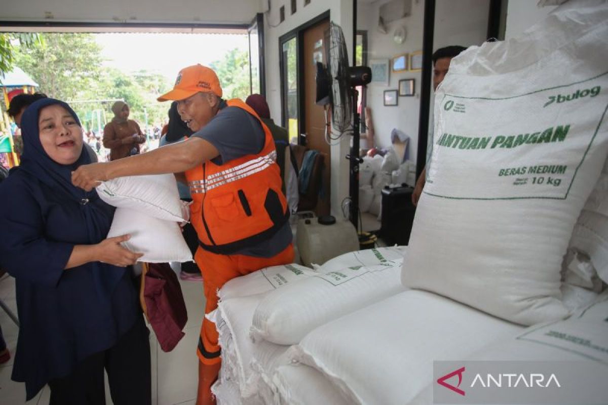 Govt to expand food aid commodities to absorb farm surplus: Minister