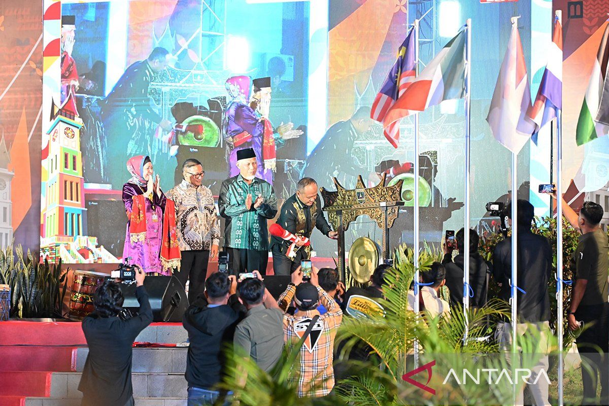 Bukittinggi Welcomes Delegations from 38 Nations for IMLF and Centenary of Jam Gadang