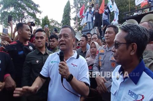 Ahmad Luthfi Responds to Protests Over Damaged Randublatung-Cepu Road; Central Java Budget to be Revised
