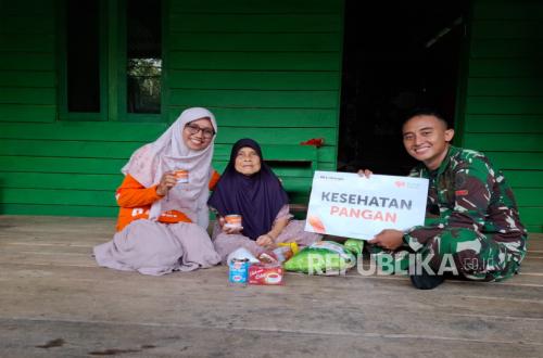 Rumah Zakat Distributes Basic Food Supplies to Needy Elderly in Indonesia–Malaysia Border