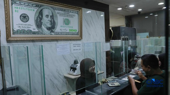 US Dollar Breaches Rp18,000 – Is the Notion of Exporters Reaping Windfalls a Myth?