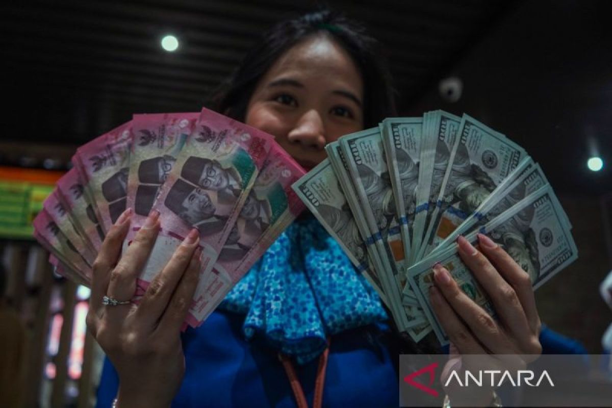 Rupiah weakens by 0.46 per cent to Rp18,049 per US dollar on Thursday afternoon
